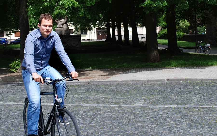 Christian Otto mit dem Fahrrad unterwegs.