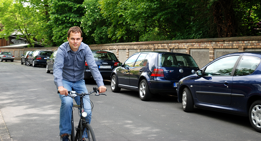 Christian Otto mit dem Fahrrad unterwegs.