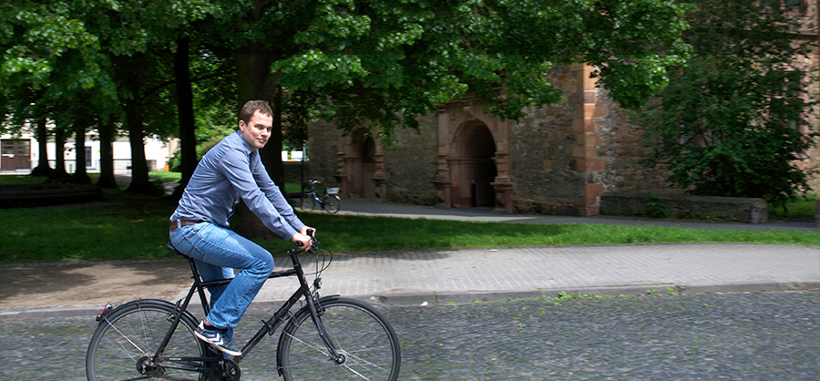 Christian Otto mit dem Fahrrad unterwegs.